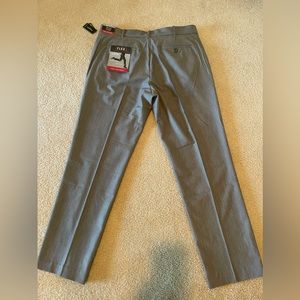 NWT Van Heusen Mens Pants 
36x32, Straight Fit, Flat Front 
Flex Waistband
Blue